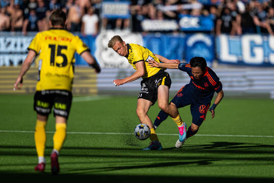 Elfsborgs Leo Östman och Djurgårdens Keita Kosugi