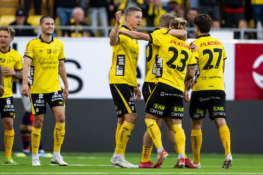 Elfsborgs Frederik Ihler jublar med lagkamrater