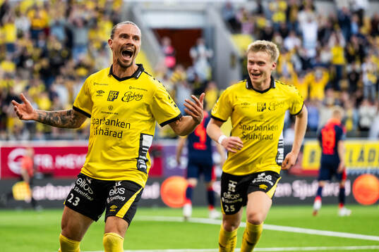 Elfsborgs Niklas Hult och Ari Sigurpálsson jublar