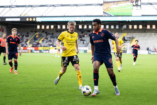 Elfsborgs Ari Sigurpálsson och Djurgårdens Isak Alemayehu