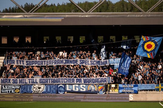 Djurgårdens supportrar med tifo