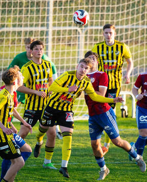 IFK Hässleholms David Berg och AmirRamanovski i matchen i