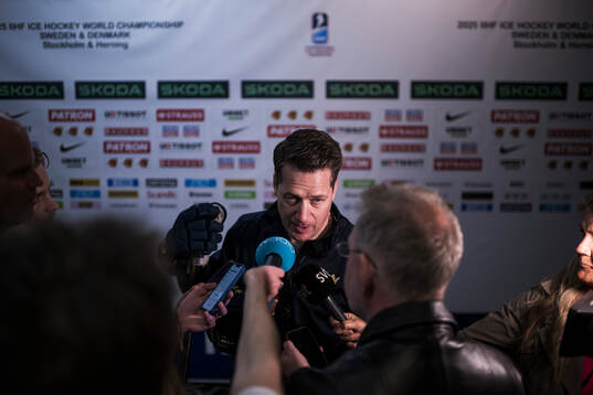 Coach Sam Hallam of Sweden