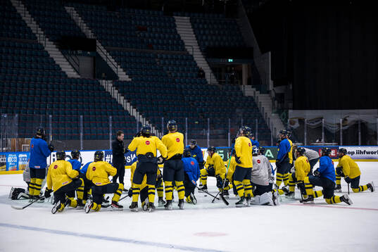 Players of Sweden gather at a practice session