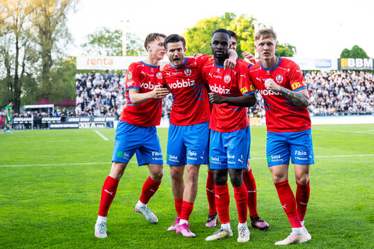 Helsingborgs Wilhelm Loeper jublar med Adrian Svanbäck,