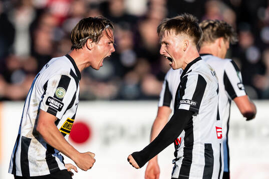 Landskronas Victor Karlsson och Constantino Capotondi jublar