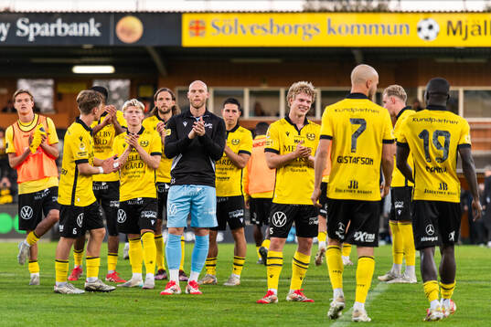 Mjällbys spelare jublar