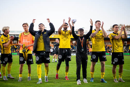 Mjällbys spelare jublar