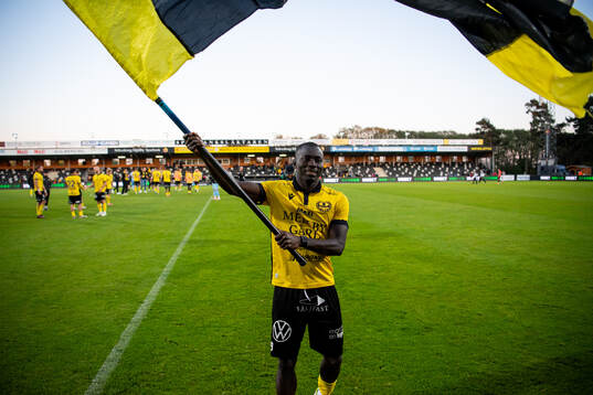 Mjällbys Abdoulie Manneh jublar