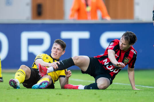 Mjällbys Elliot Stroud och Brommapojkarnas Alex Timossi