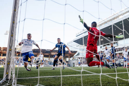 IFK Norrköpings Sebastian Vinther Jørgensen gör 1-2 på