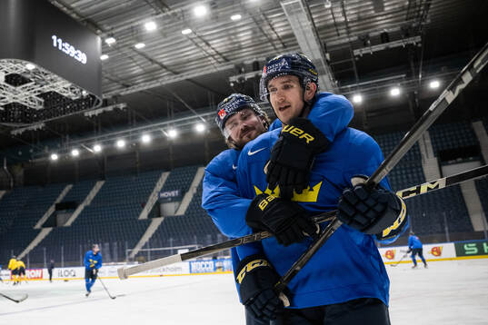 Bläddra bland fler bilder av 2025 IIHF Ice Hockey World Championship, day 11, Sweden, morning skate