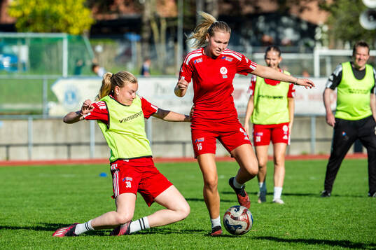 Sally Fischer och Moa Friberg