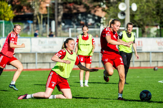 Sally Fischer och Moa Friberg