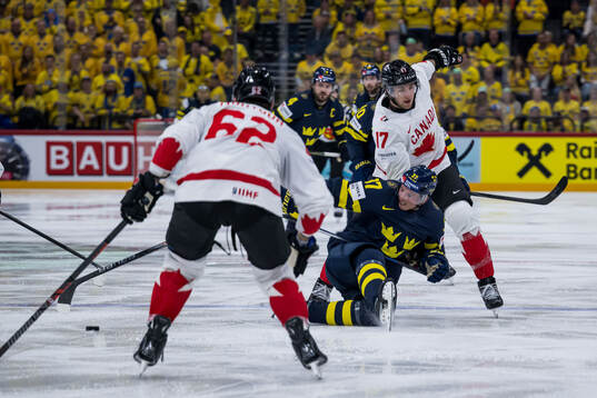 Isac Lundeström of Sweden and Will Cuylle of Canada