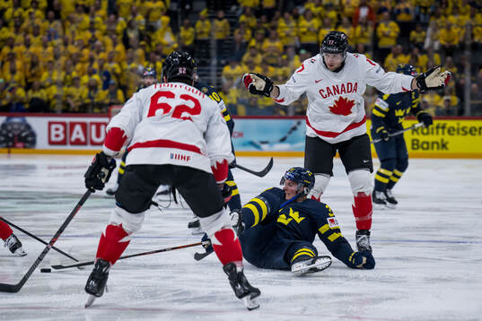 Isac Lundeström of Sweden and Will Cuylle of Canada