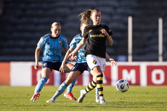 Djurgårdens Nanne Ruuskanen och AIKs Adelisa Grabus