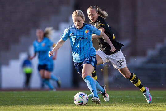 Djurgårdens Mimmi Larsson och AIKs Matilda Plan