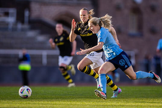 AIKs Matilda Plan och Djurgårdens Mimmi Larsson