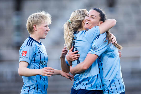 Djurgårdens Pauline Hammarlund, Mimmi Larsson och Olivia