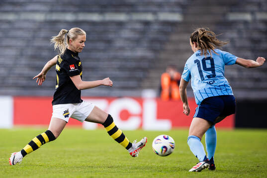 AIKs Olivia Lindstedt och Djurgårdens Lucia Duras