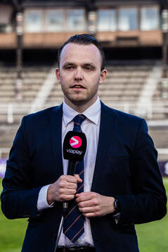 Viaplays kommentator Gustav Karlsson