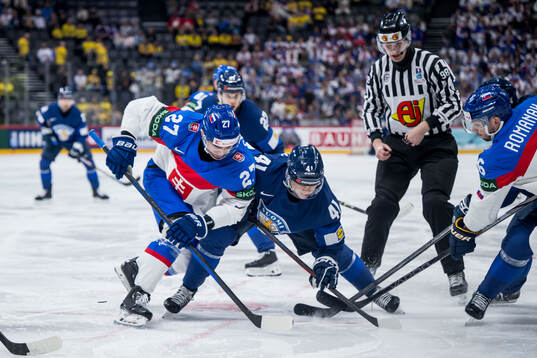 Sebastian Cederle of Slovakia och Jan-Mikael Jarvinen of