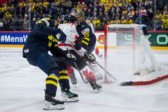 Sidney Crosby of Canada and goaltender Jacob Markström of