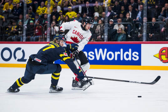 Simon Edvinsson of Sweden and Will Cuylle of Canada