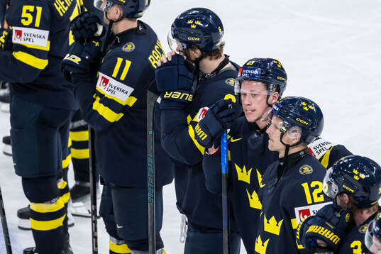 Lucas Raymond of Sweden looks dejected