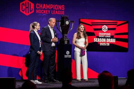 Monika Reinhard and president Jörgen Lindgren of the CHL