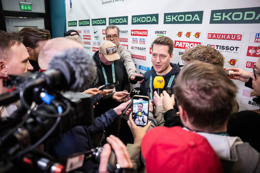 coach Sam Hallam of Sweden