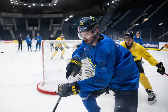 Marcus Pettersson of Sweden at a practice session