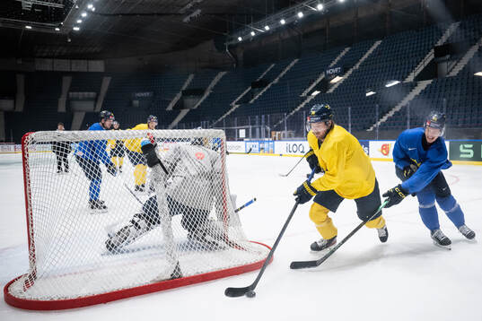 Rasmus Sandin and Anton Bengtsson of Sweden at a practice