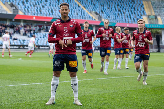 Örgrytes Tobias Sana jublar