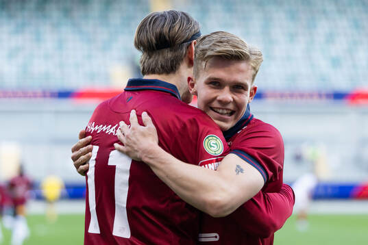 Örgrytes Noah Christoffersson jublar med Isak Dahlqvist