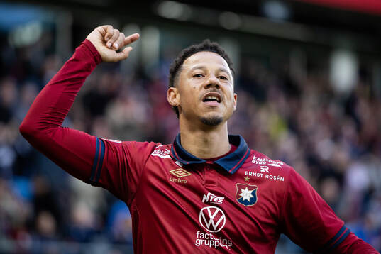 Örgrytes Tobias Sana jublar