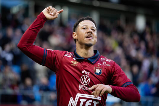 Örgrytes Tobias Sana jublar