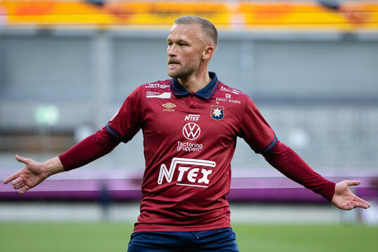 Örgrytes Nicklas Bärkroth jublar