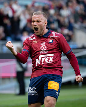 Örgrytes Nicklas Bärkroth jublar