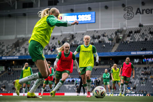 Hammarbys Emilie Joramo och Julie Blakstad