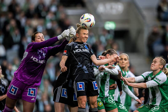 IFK Norrköpings målvakt Caroline Delisle och Jessica Wik