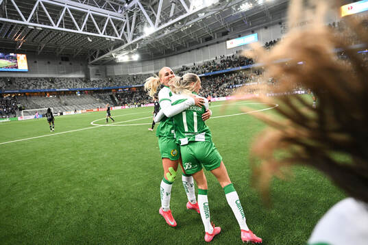 Hammarbys Cathinka Tandberg och Ellen Wangerheim jublar