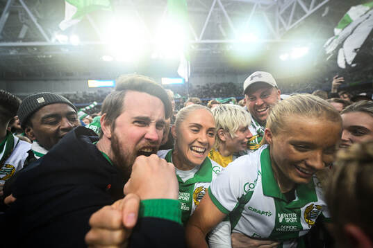 Hammarbys Alice Carlsson, målvakt Moa Edrud och Smilla