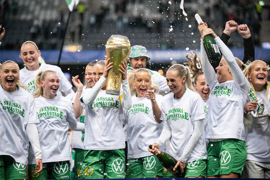 Hammarbys Anna Jøsendal, Emilie Joramo, Alice Carlsson,