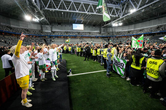 Hammarbys spelare jublar