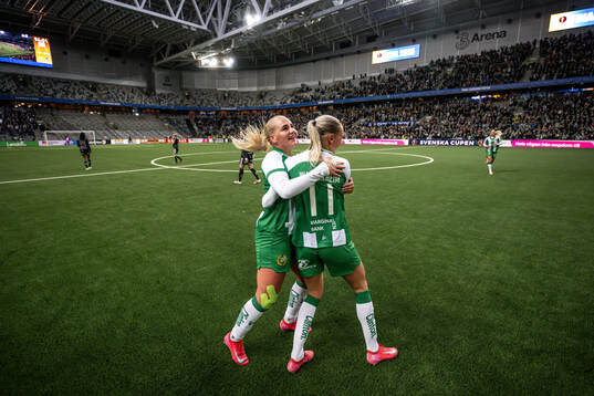 Ellen Wangerheim och Cathinka Tandberg jublar