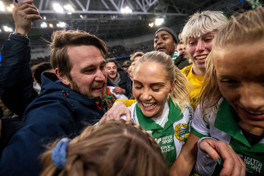 Hammarbys Alice Carlsson, målvakt Moa Edrud och Smilla