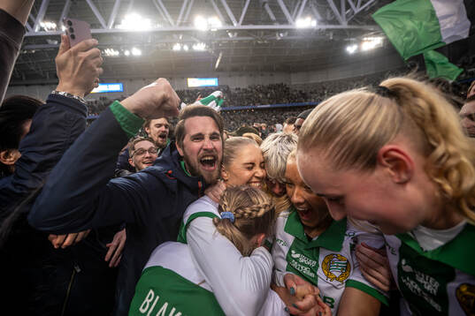 Hammarbys Alice Carlsson, målvakt Moa Edrud och Smilla