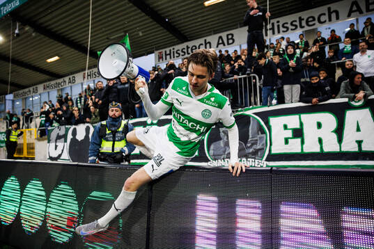 Västerås Max Larsson jublar